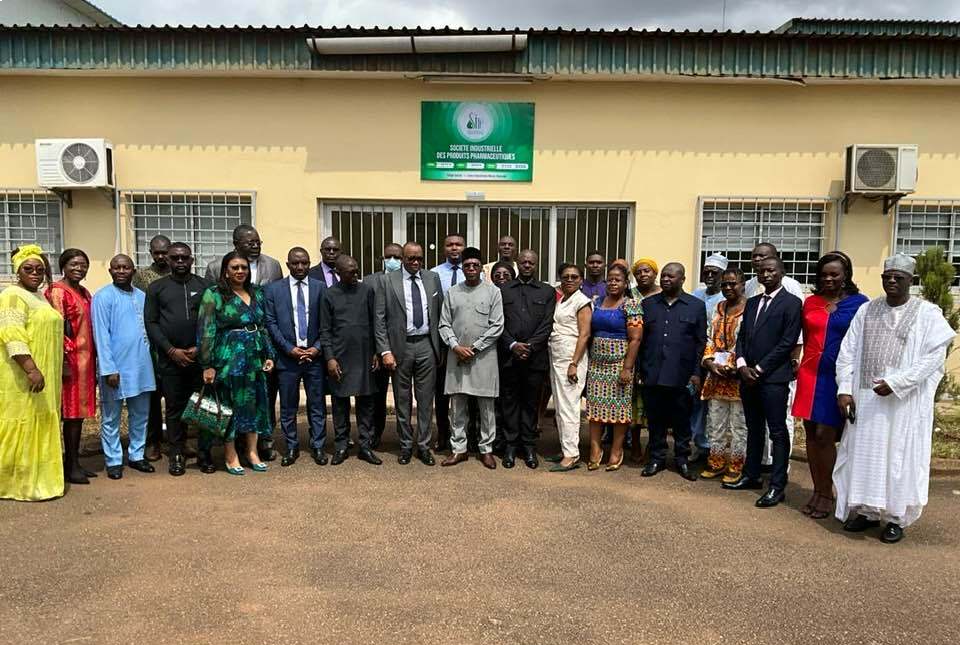 Visite du ministre de la santé sur le site industriel SIPP de Yaoundé